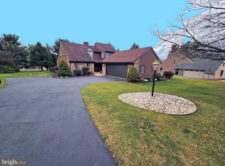 23 Countryside Ln, Lititz, PA 17543