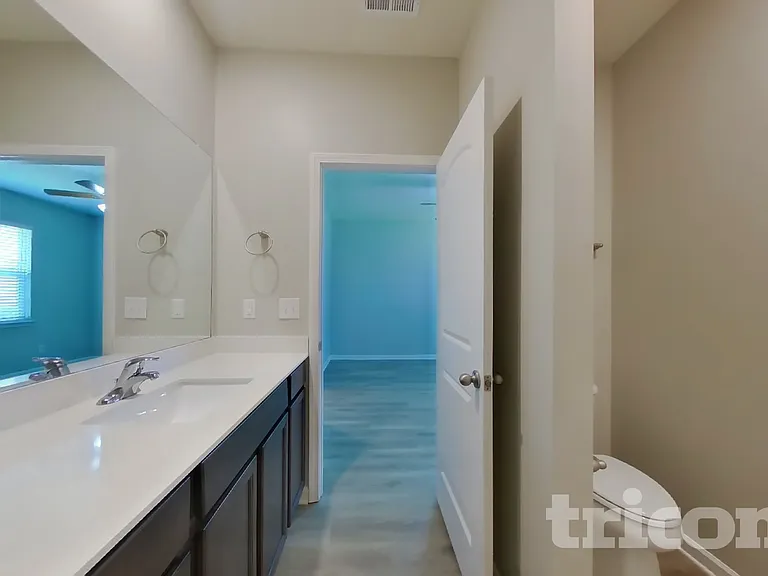 2818 Buzz St — Photo 10