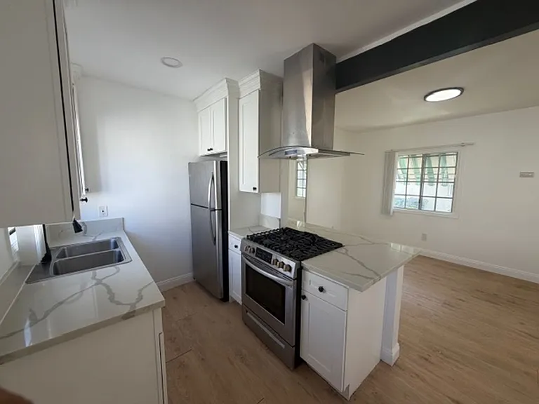 4212 Lockwood Ave — Photo 9