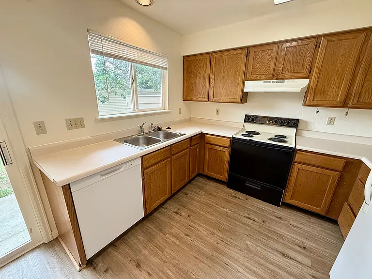 4848 Basswood Dr — Photo 10