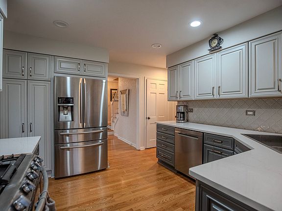 3rd image of 1304 Southwind Dr