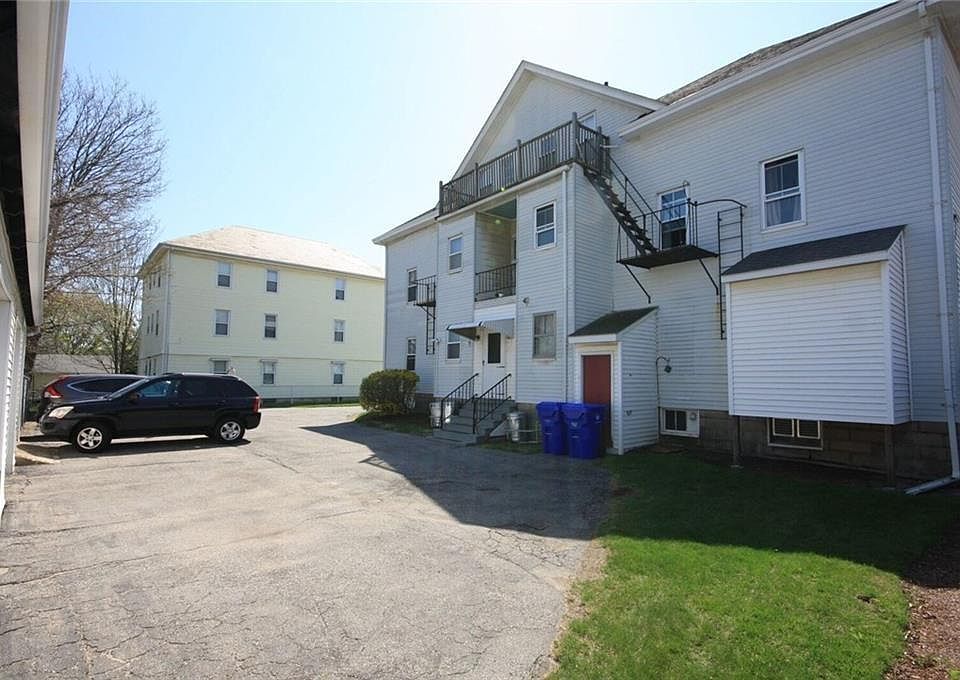2nd image of 12 Dickens St