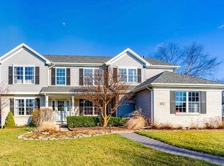 102 S Hankes Rd, Aurora, IL 60506