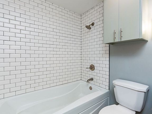 3rd image of 901 N Upper Broadway St APT 402