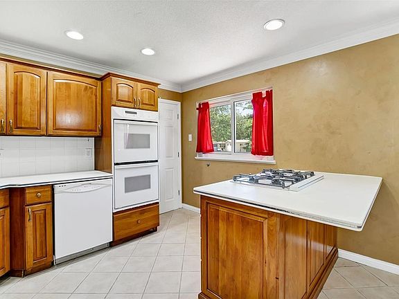 5th image of 1480 Estes Dr