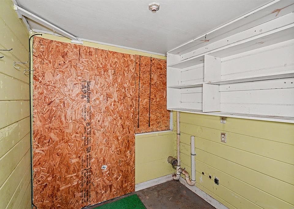 22nd image of 1604 SW 39th St
