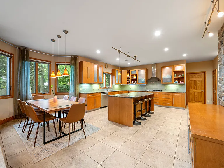 325 Cooper Pl — Photo 9