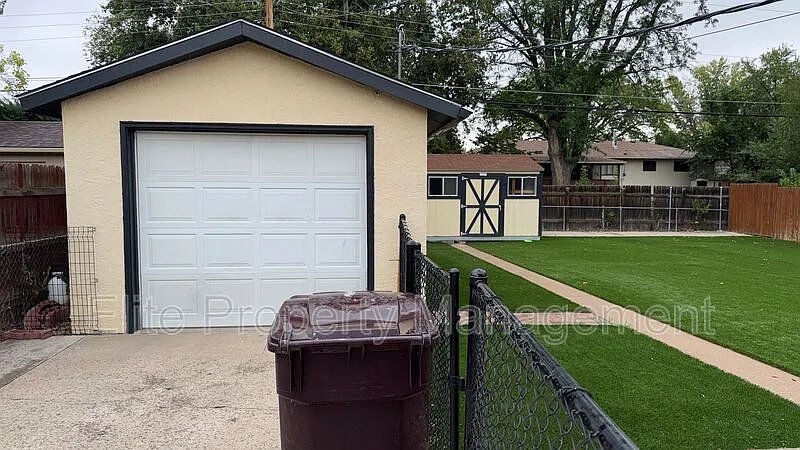 3 bed, 1.0 bath, 1092 sqft, $1,500 — Photo 3