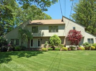 2 Fox Hollow Ct, Woodcliff Lake, NJ 07677