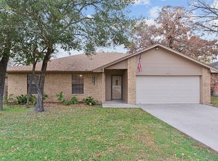 4205 Woodcrest Dr, Bryan, TX 77802