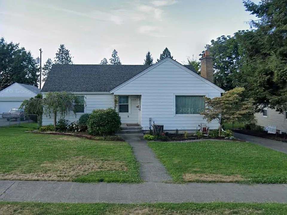 2619 W Longfellow Ave