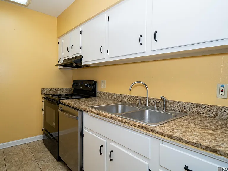 4630 Southpark Dr — Photo 8