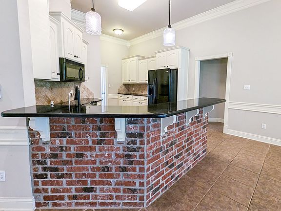 5th image of 220 Ixworth Ave