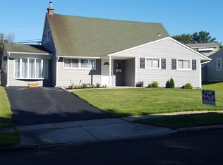 29 Highland Park Pl, Levittown, PA 19056