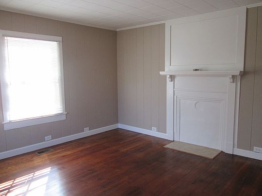 2nd image of 203 Sharon Ave NW