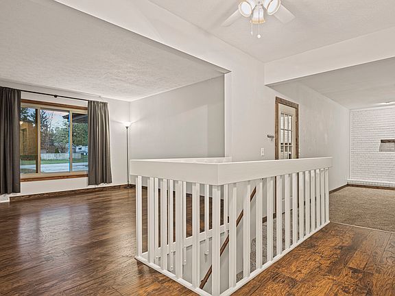 4th image of 4039 Joan Dr
