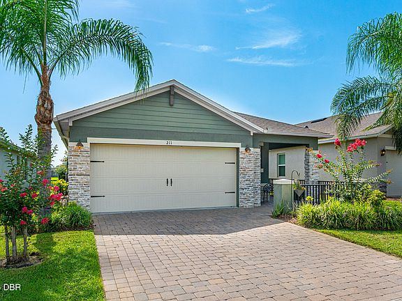 3rd image of 211 Caryota Ct