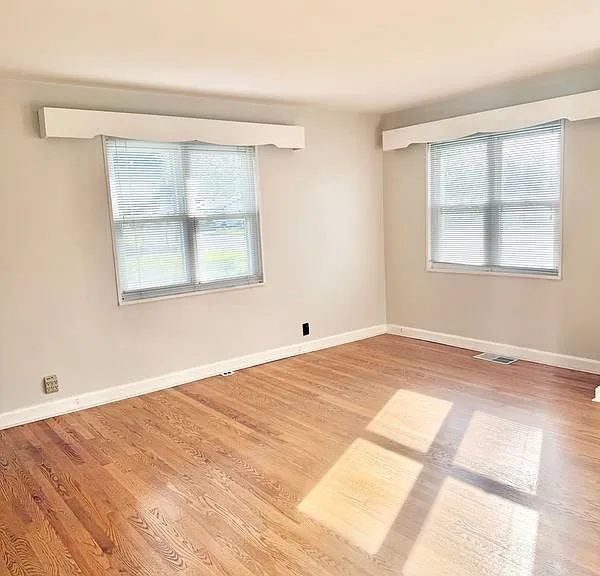 1104 Glenwood Ave — Photo 5