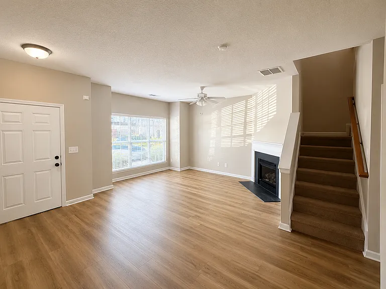 6896 Derby Run Dr — Photo 3