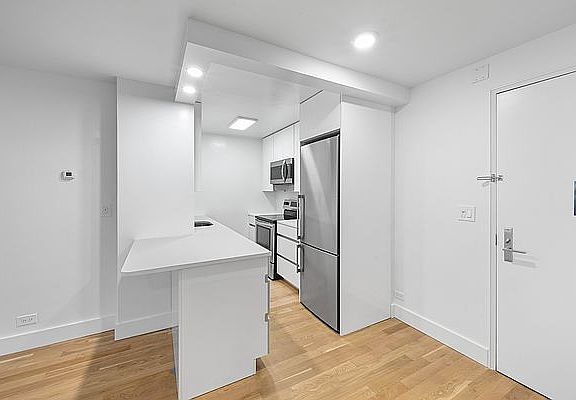 4th image of 330 W 58th St APT 12N