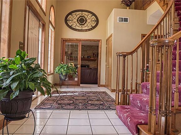 5th image of 850 Woodmere Dr