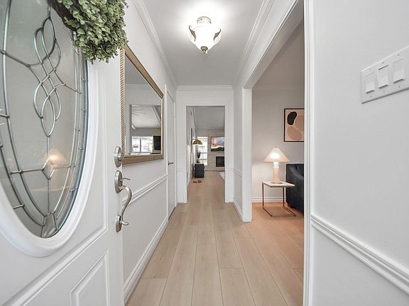 3rd image of 10719 Burgoyne Rd