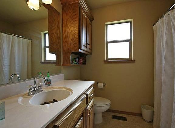 5th image of 516 E Greenwood Ln