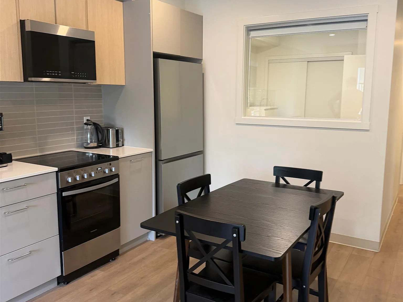 2 bed, 742 sqft, $3,950 — Photo 2