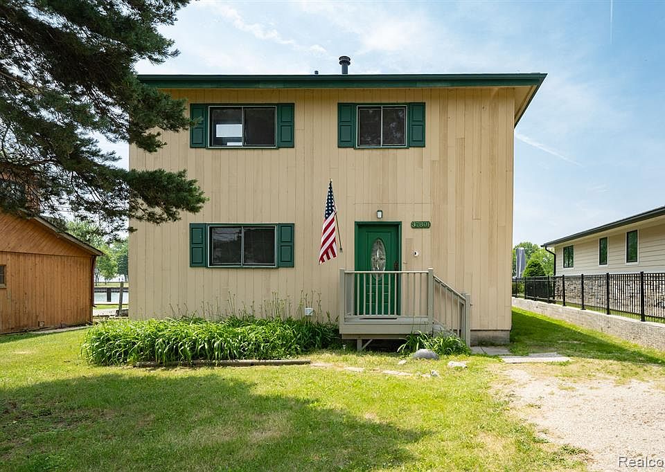 37801 Huron Pointe Dr, Harrison Township, MI 48045 MLS 20230051666