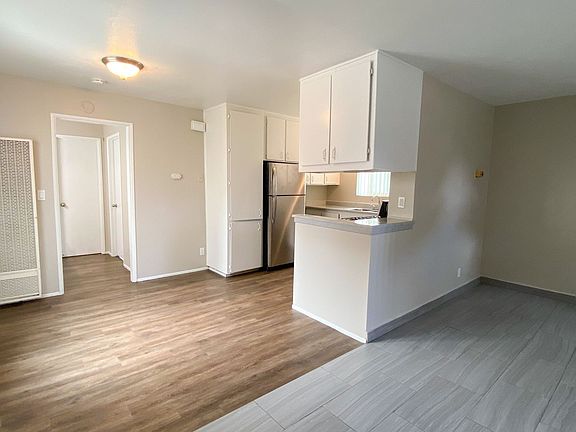 3rd image of 2609-2615 Fairmount Ave #2609-01