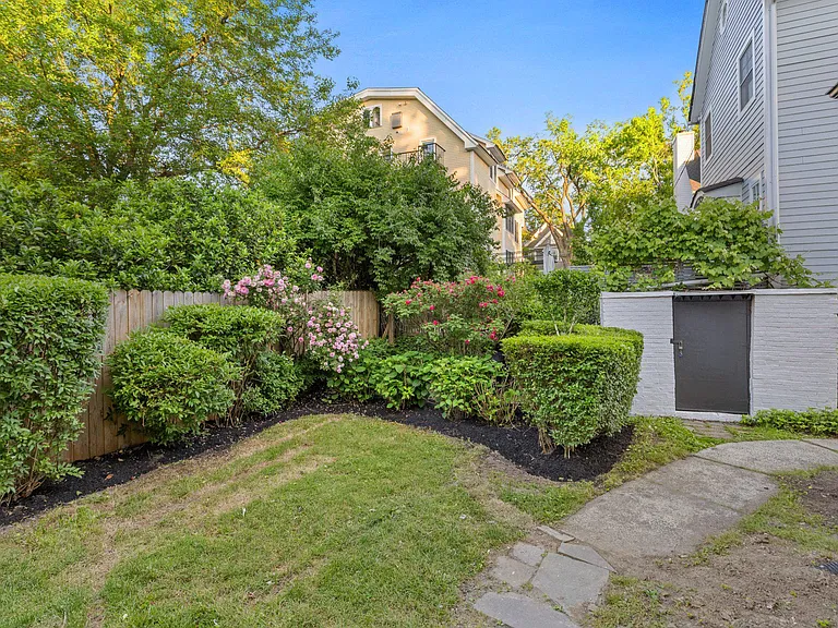 3 Willow St — Photo 19