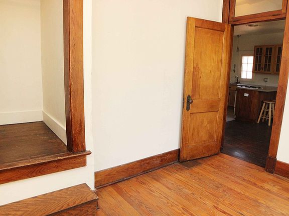 4th image of 637 Mathews St Ste 201