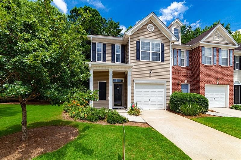 1st image of 465 Lantern Wood Dr