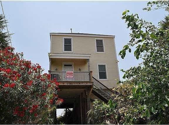3rd image of 221 E Arctic Ave