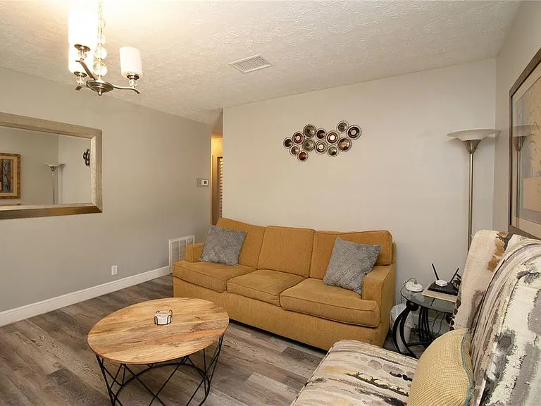 1635 Gladys St #2 — Photo 15