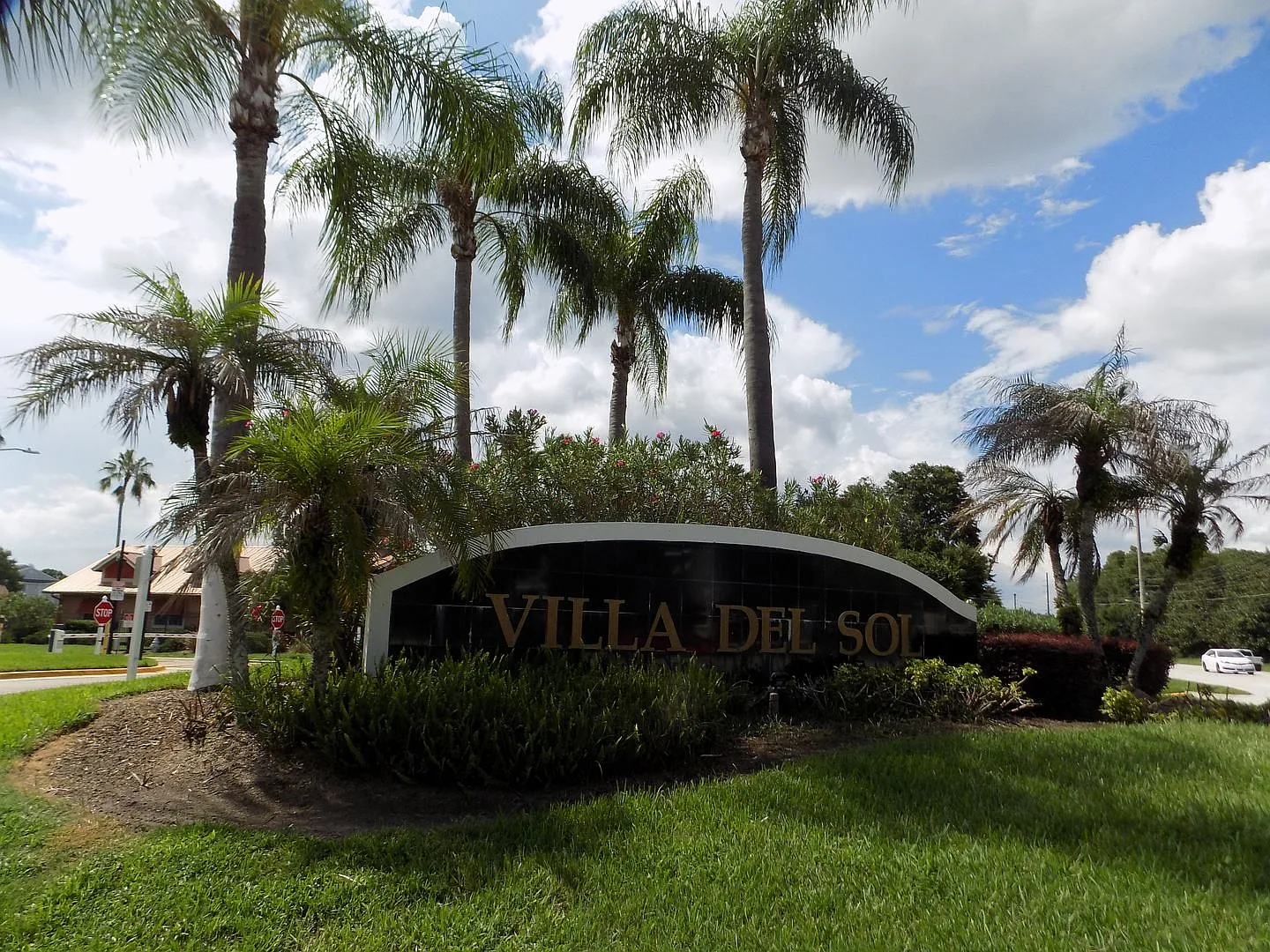2208 Antigua Pl — Photo 2