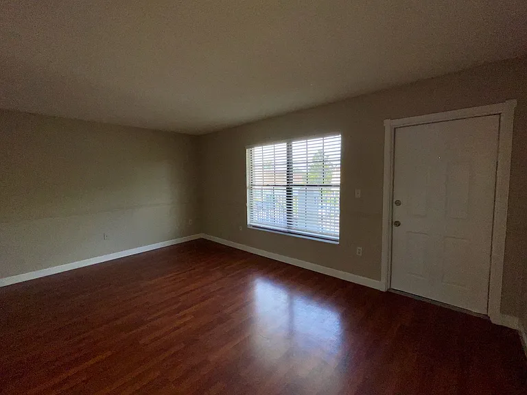 6083 S Village Cir — Photo 4