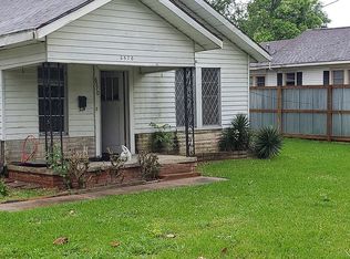 6570 Howe St, Groves, TX 77619