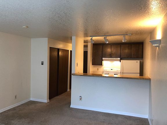 4th image of 4254 7th Ave NE APT 201