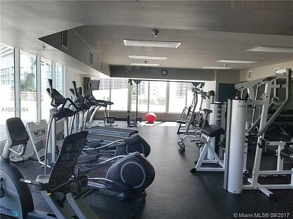3rd image of 275 NE 18th St Floor 21