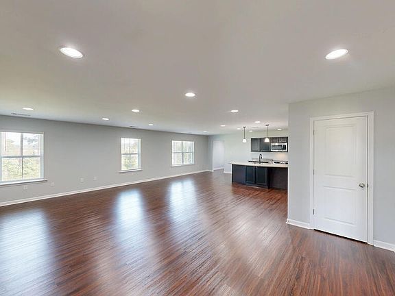 4th image of 458 Lantana Ct
