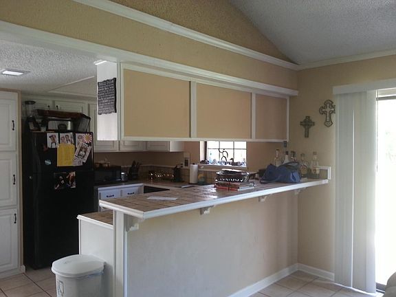 Kitchen and Breakfast Bar