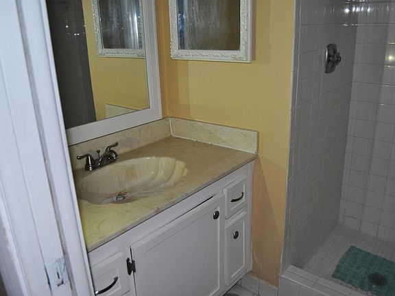 4th image of 704 SE 2nd Ave APT 446