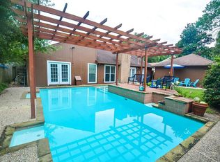 10831 Valley Hills Dr, Houston, TX 77071