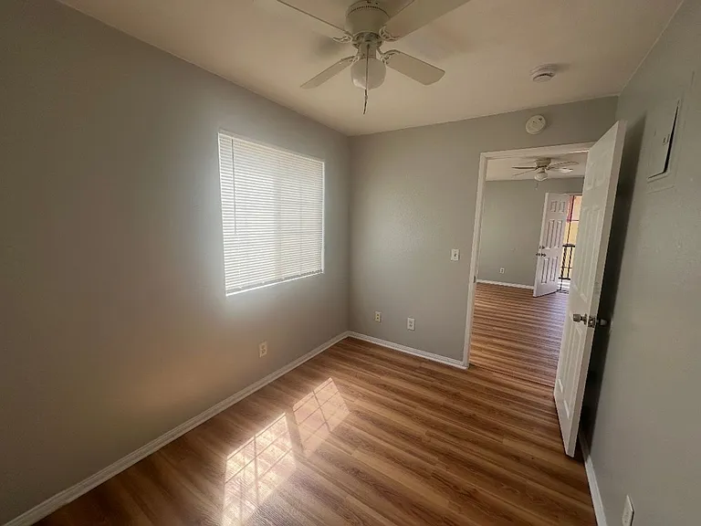1042 Gaviota LB — Photo 9