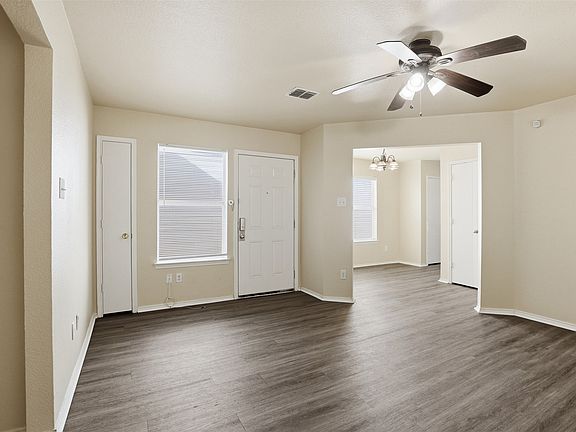 3rd image of 1452 Pine Ln