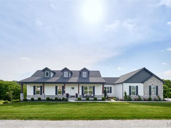 4 Ashley Ln, Hawk Point, MO 63349