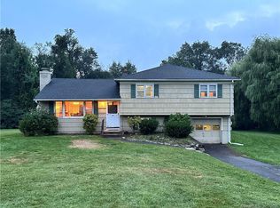 20 Knollcrest Dr, Brookfield, CT 06804