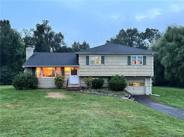 20 Knollcrest Drive, Brookfield, CT 06804