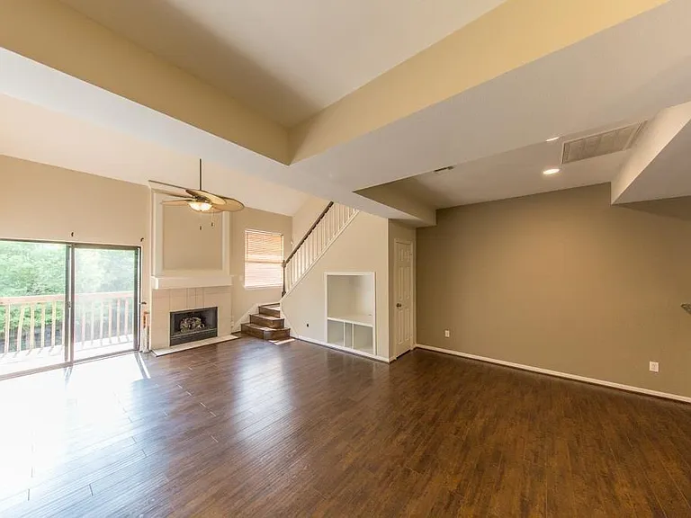 737 Davis Rd — Photo 3